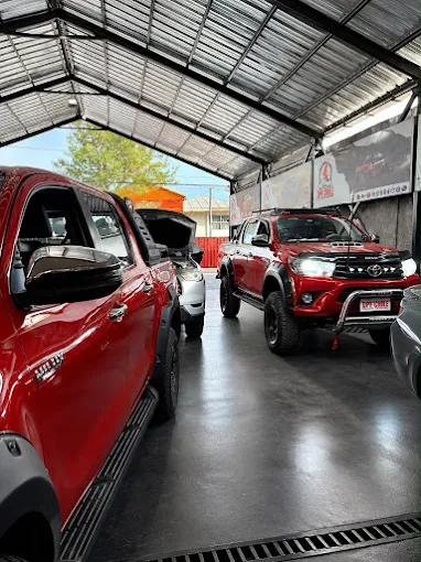 Bahías de trabajo DPF CHILE con camionetas Toyota Hilux
